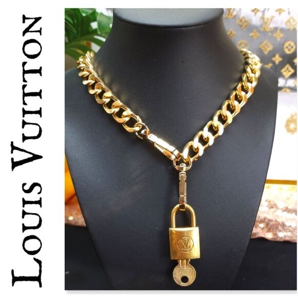 Authentic Louis Vuitton Vintage Lock And Key With Unbranded Chain #220 - Picture 1 of 12